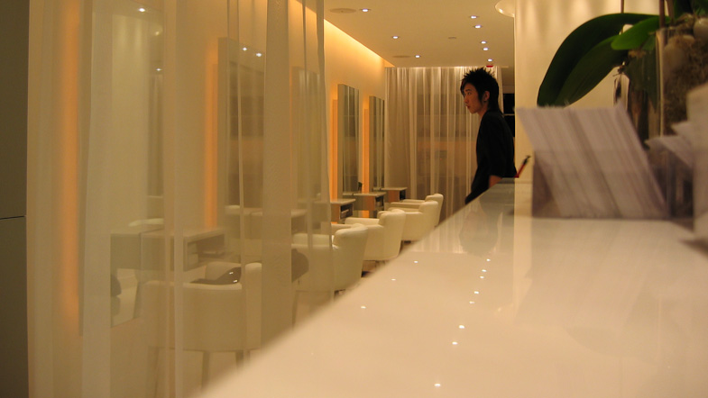 Toni&Guy LUI design & associates hair salon hairdressing interior modern white minimal space lighting hong kong china