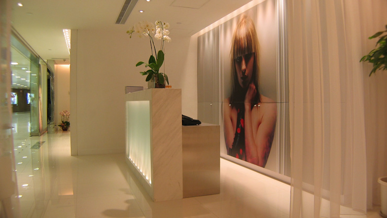 Toni&Guy LUI design & associates hair salon hairdressing interior modern white minimal space lighting hong kong china