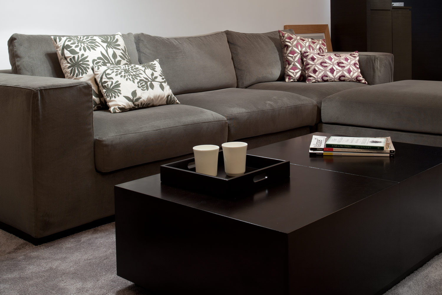 lui design associates residential interior modern apartment minimal hong kong china designer sofa couch table living room