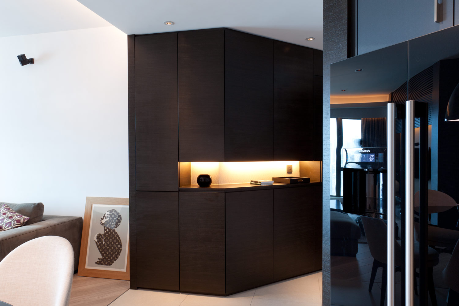 lui design associates residential interior modern apartment minimal hong kong china entrance foyer wood black glass