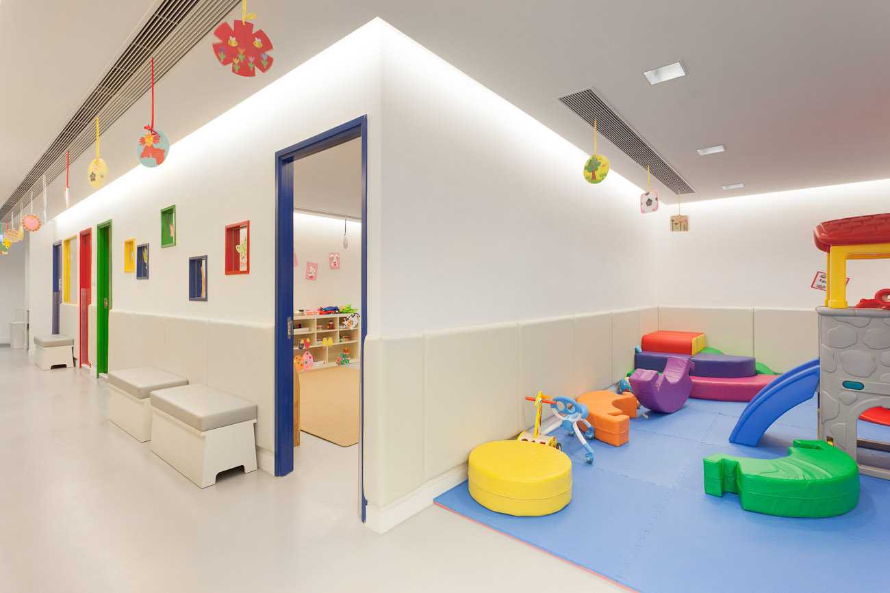 lui design and associates designers interior school kids education modern minimal white architecture hong kong china central kindergarden wood